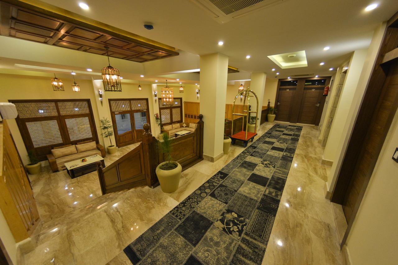 Hotel Royal Heritage Srinagar  Bagian luar foto